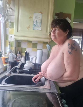 Arinna, 52  female escort, Boulder
